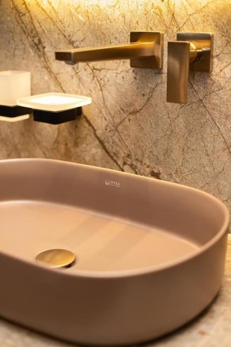Luxury Apartment In The Superb Location Chişinau Exteriör bild